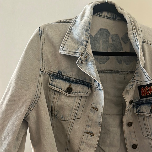 Women's Light Gray Denim Jacket with Patch - Picture 3 of 5